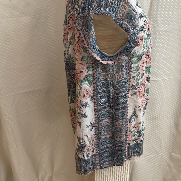 Joie (M) NWT can be worn on off off the shoulders. Lt. Apricot, pink, & blue. - Picture 3 of 5